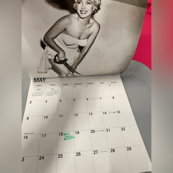 Marilyn Monroe 2010 Calendar, Collectible - Picture 4 of 5